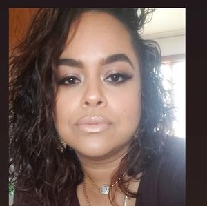 Meet your Posher, Yanelsi